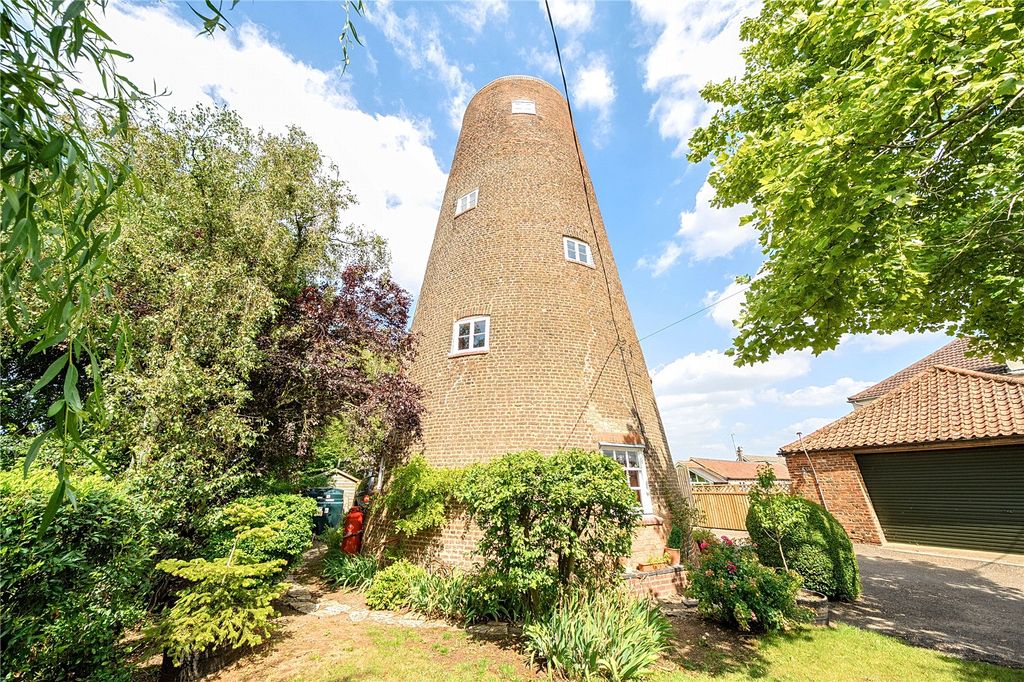 Property photo 3 of 40 The Mill