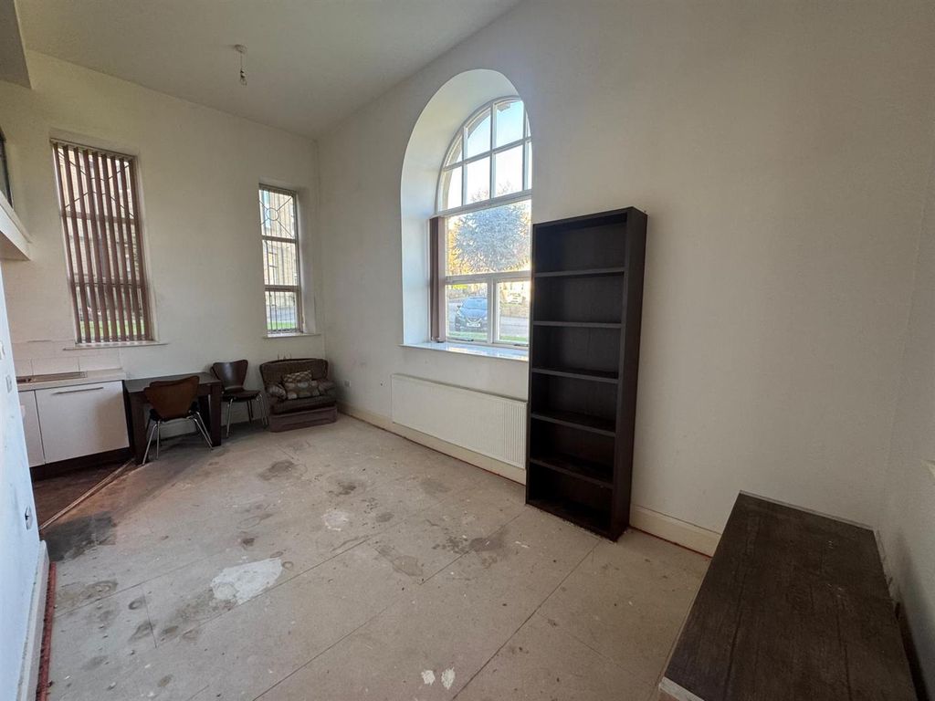 Property photo 3 of 16 Living Room