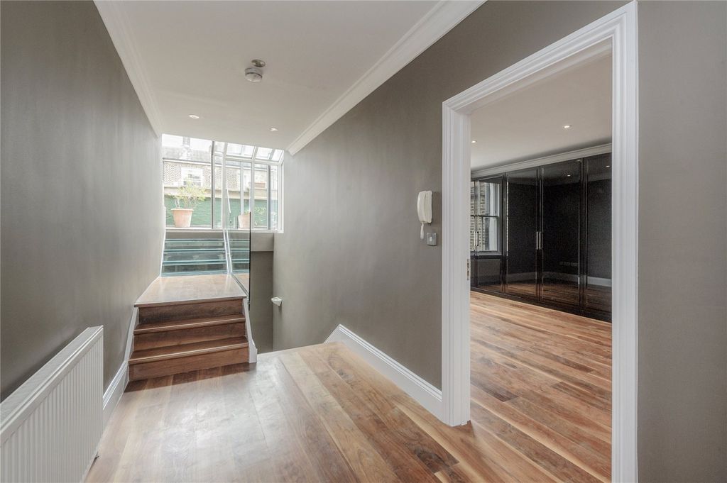 Property photo 1 of 9 Internal