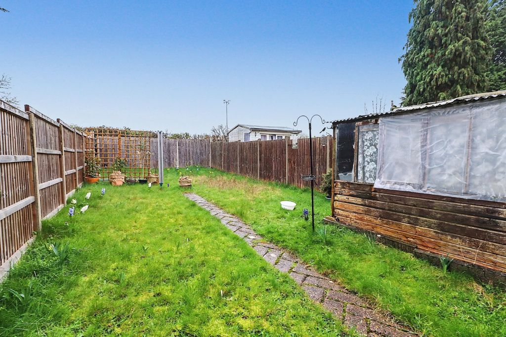 Property photo 2 of 12 Picture No. 16