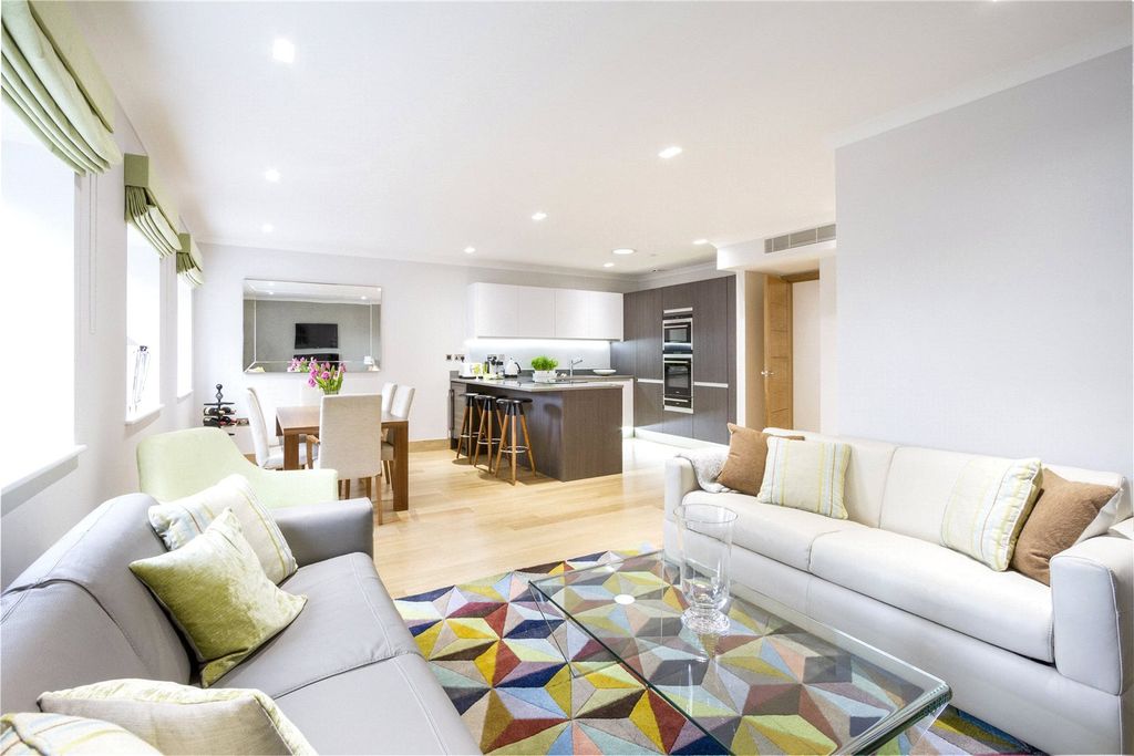 Property photo 1 of 15 Reception/Kitchen