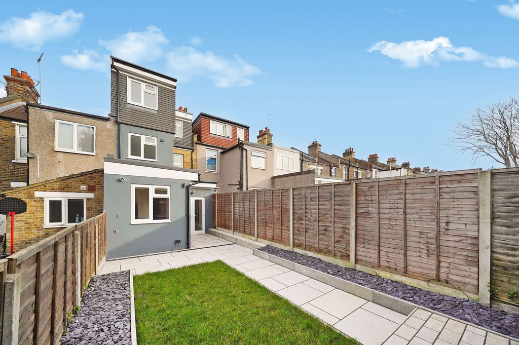 Property photo 2 of 21