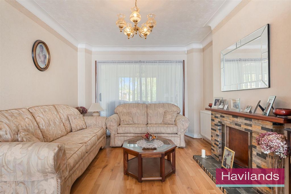 Property photo 2 of 22 Lowther Drive En2-11.Jpg