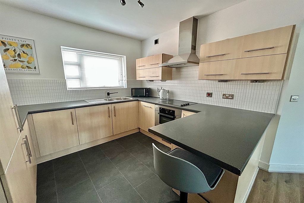 Property photo 3 of 20 Kitchen