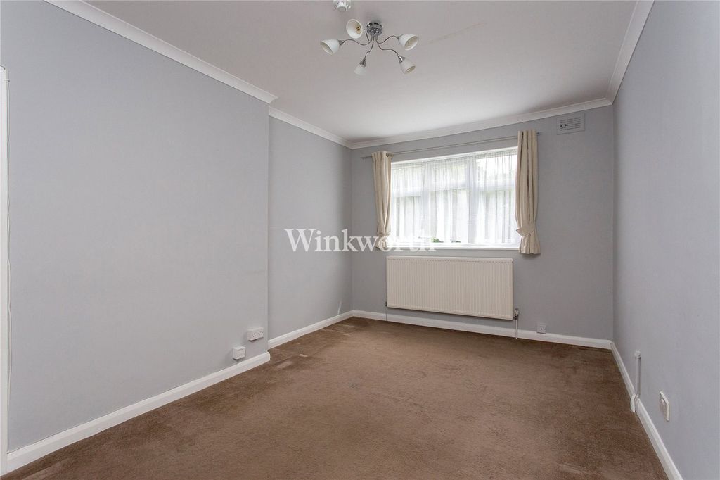 Property photo 2 of 8 Picture No. 13