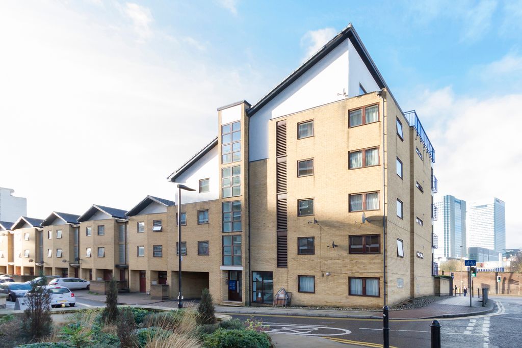 Property photo 1 of 9