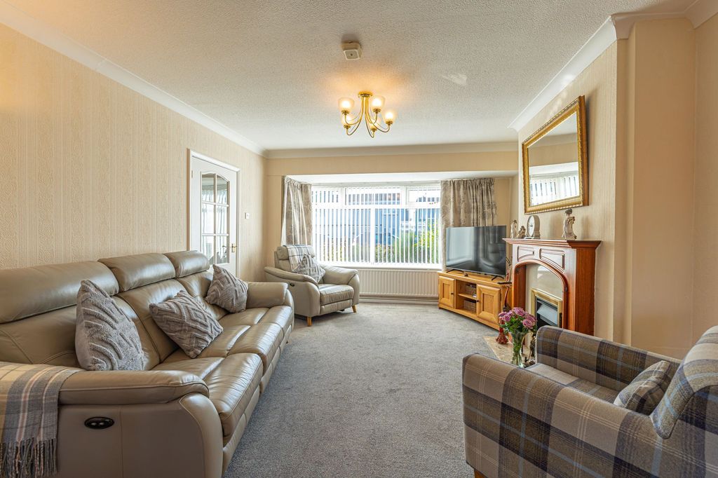 Property photo 3 of 39