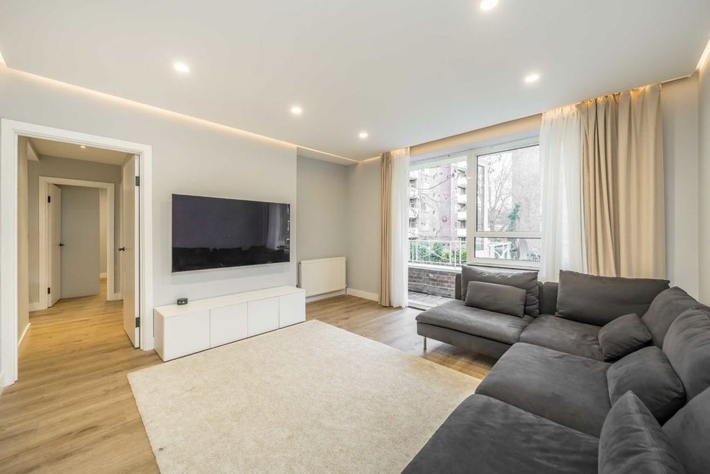 Property photo 2 of 8