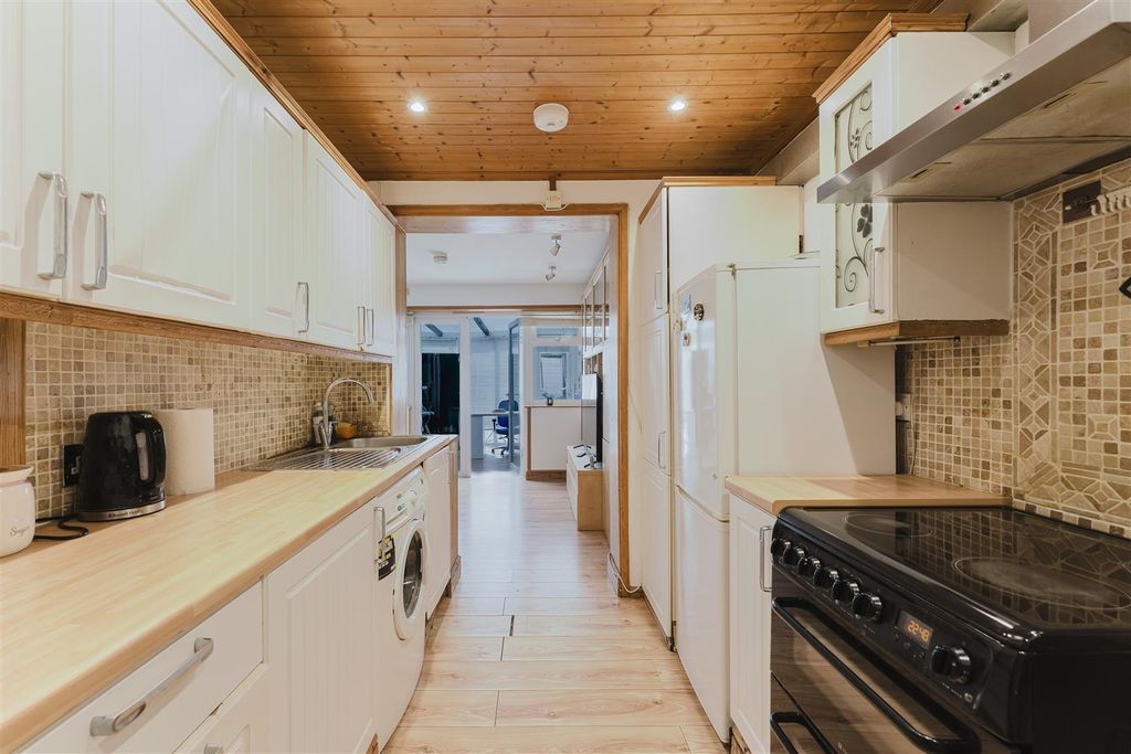 Property photo 3 of 11 46 Bordars Kitch 2.Jpg