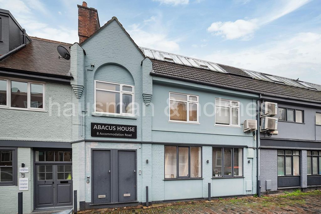 Property photo 1 of 15 W01.Jpg