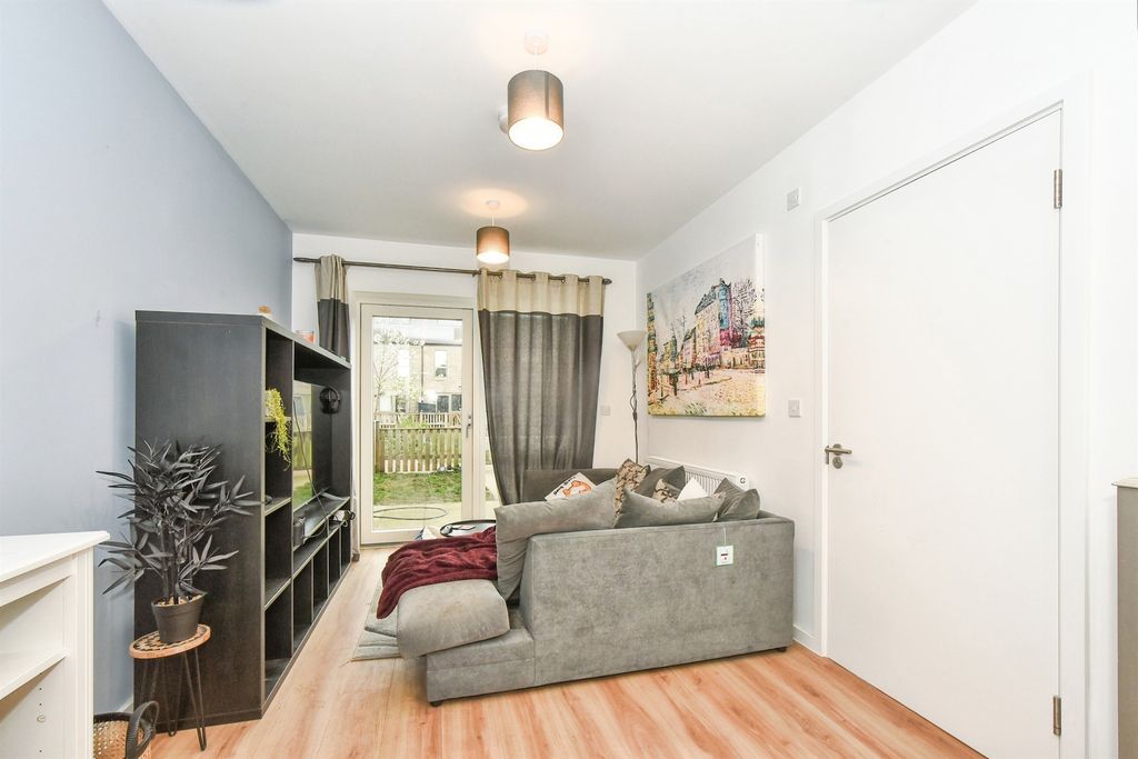 Property photo 3 of 33