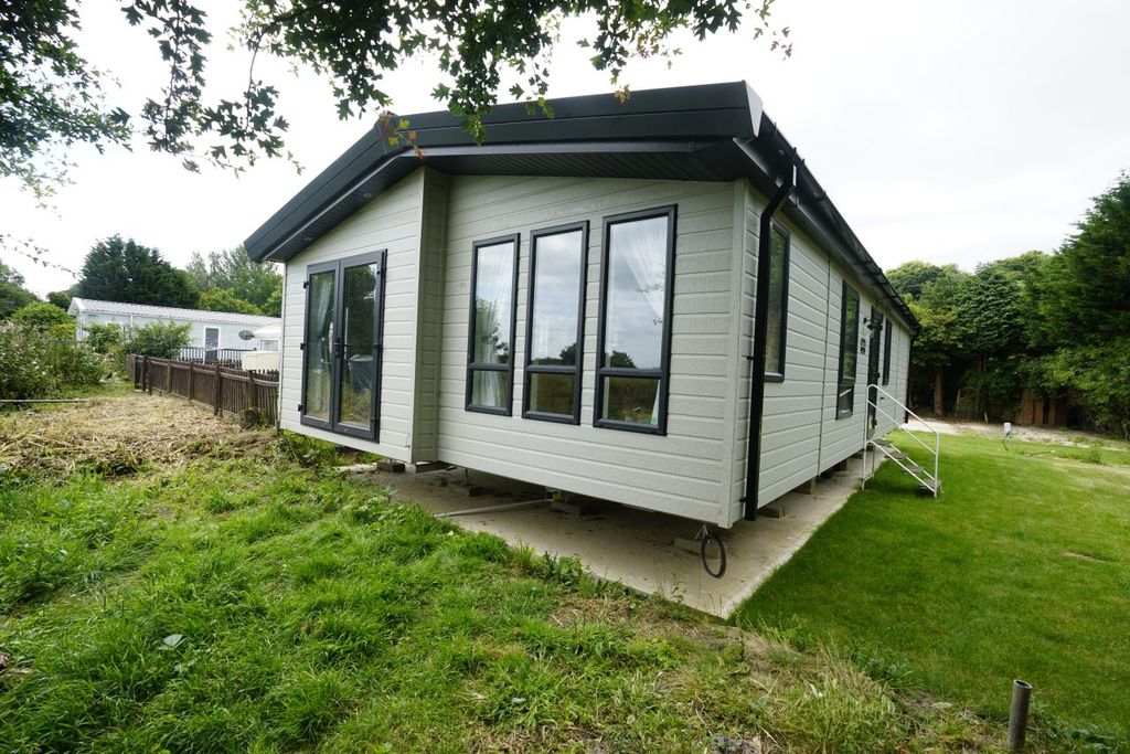 Property photo 1 of 6 Ff Debonair3.Jpg