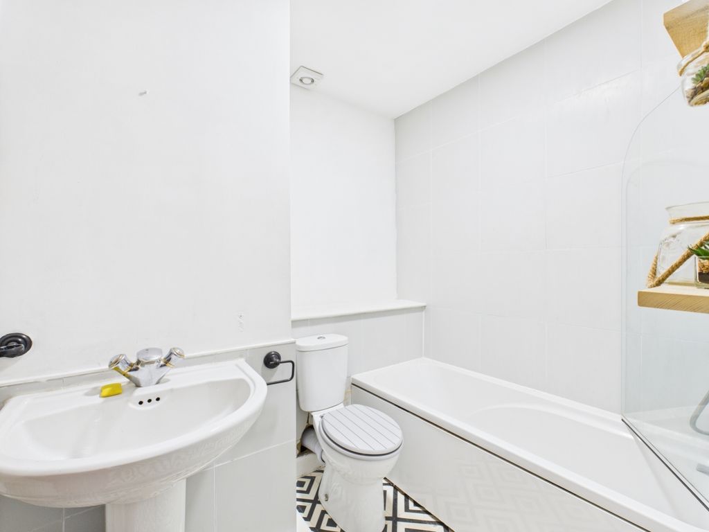 Property photo 3 of 11 Brookfield Bathroom