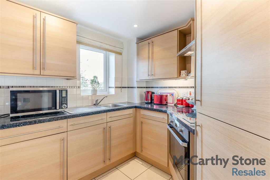 Property photo 3 of 20 8672098-Interior02.Jpg