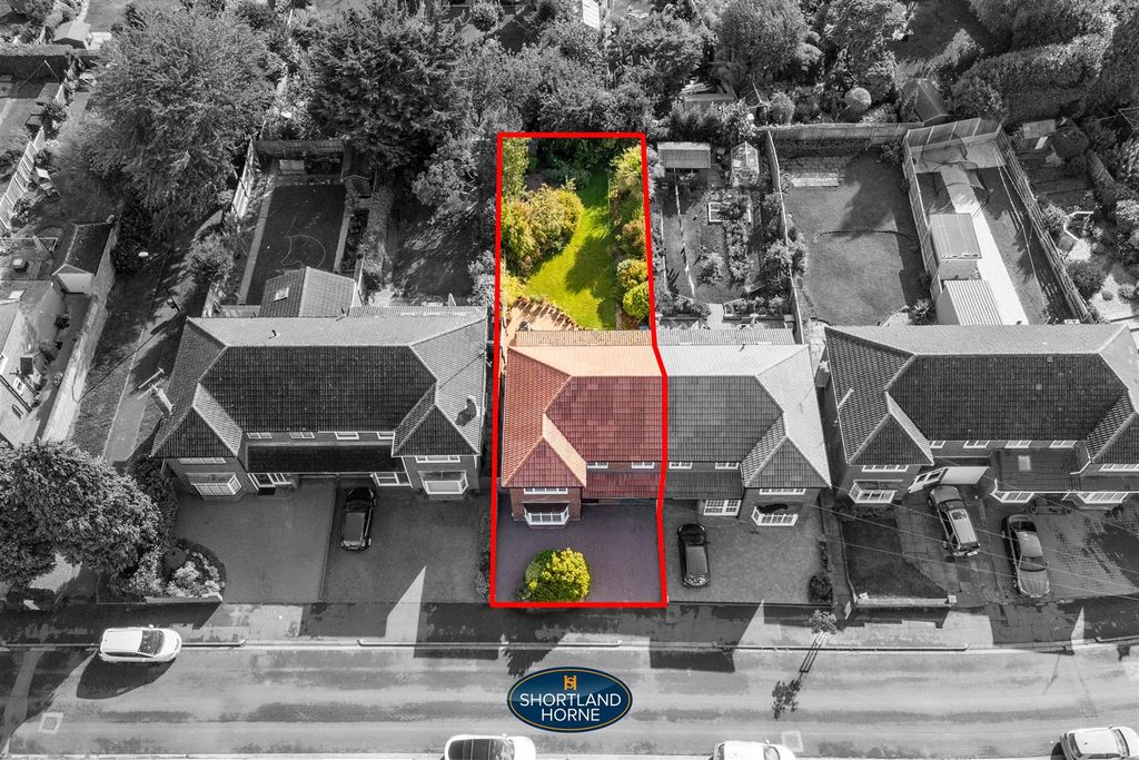 Property photo 2 of 31