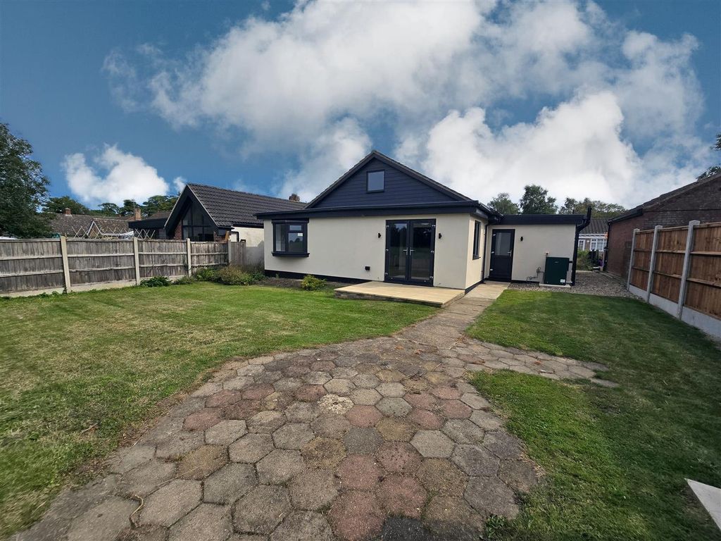 Property photo 3 of 16 Garden