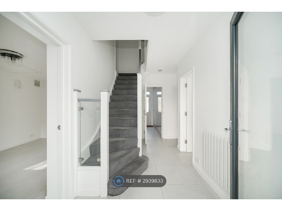 Property photo 2 of 27