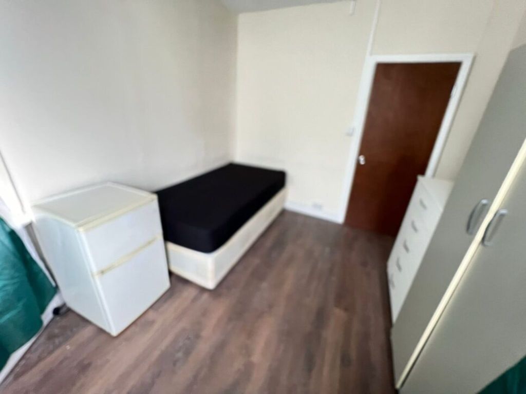 Property photo 3 of 8 Bedroom