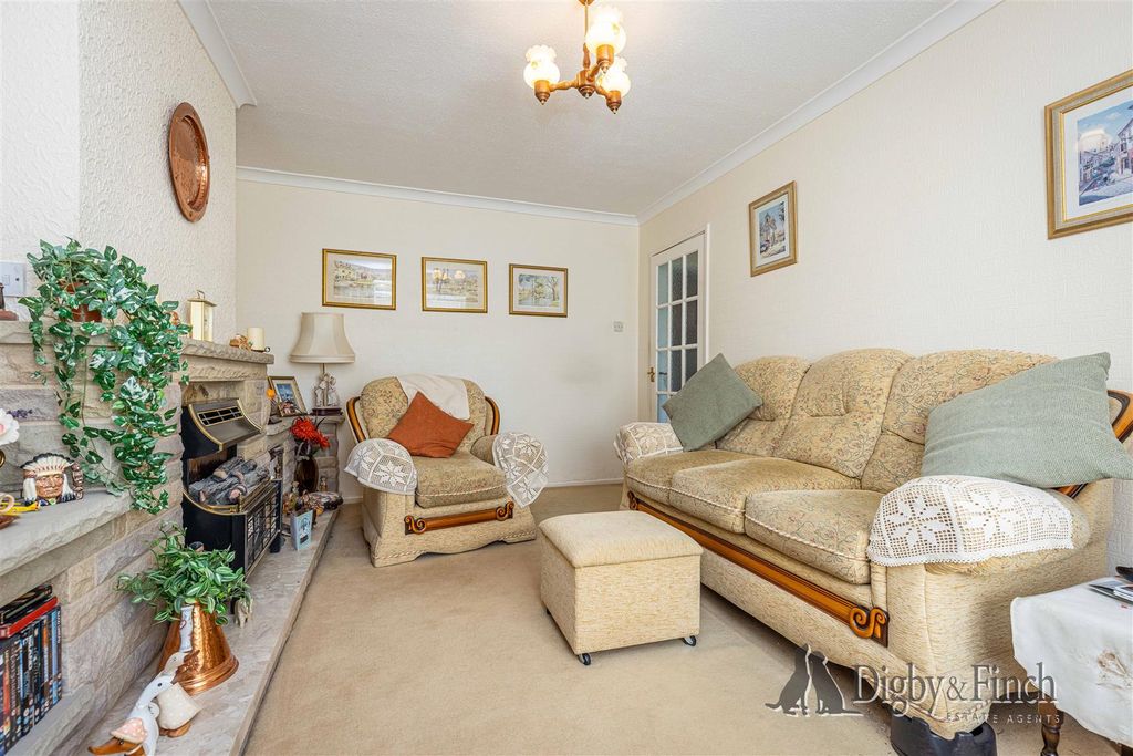 Property photo 3 of 19 Sitting Room
