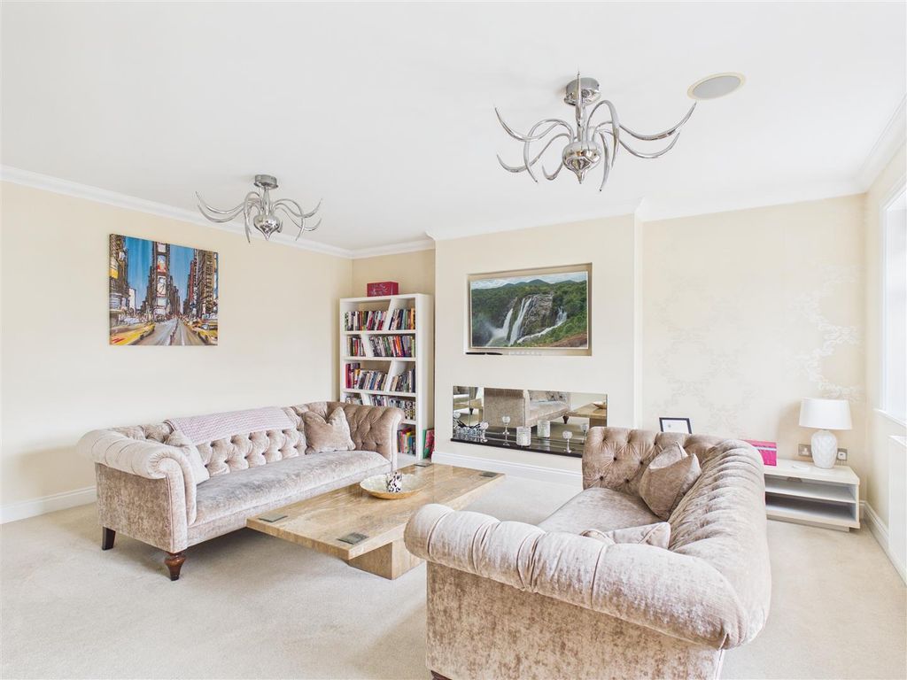 Property photo 3 of 27 Cam04090G0-Pr0164-Still012.Jpg