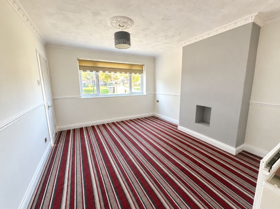 Property photo 3 of 6 Lounge 1