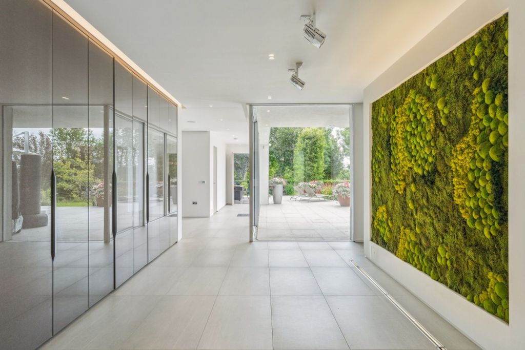 Property photo 2 of 41 Entrance