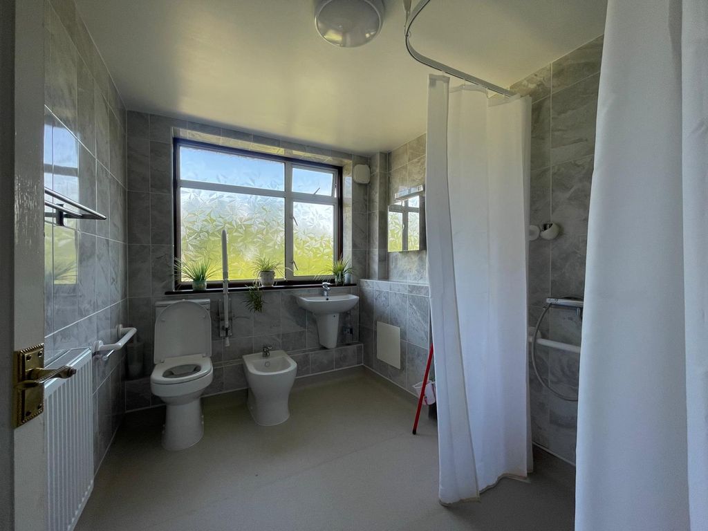 Property photo 3 of 4