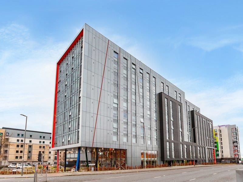Property photo 1 of 4 825Oneislingtonplazaext1.Jpg