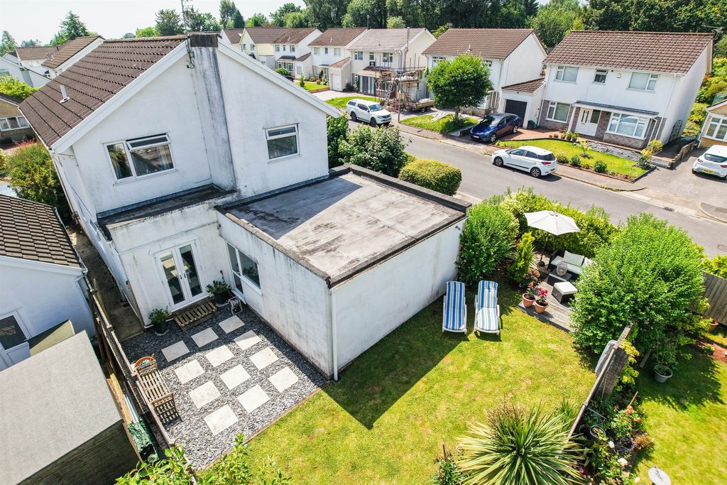 Property photo 2 of 28