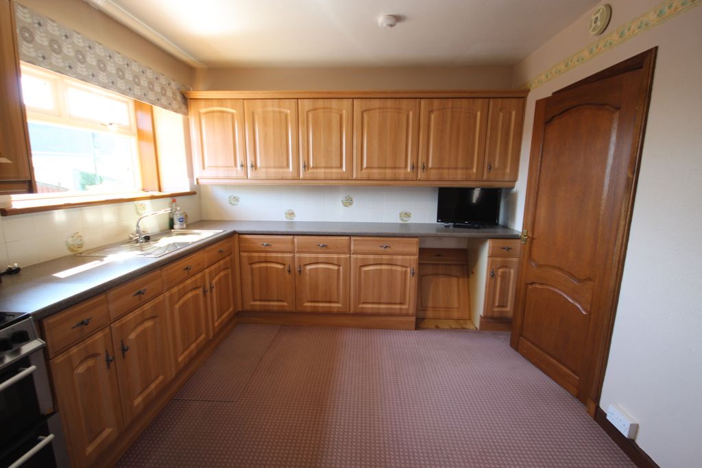 Property photo 3 of 14 Kitchen