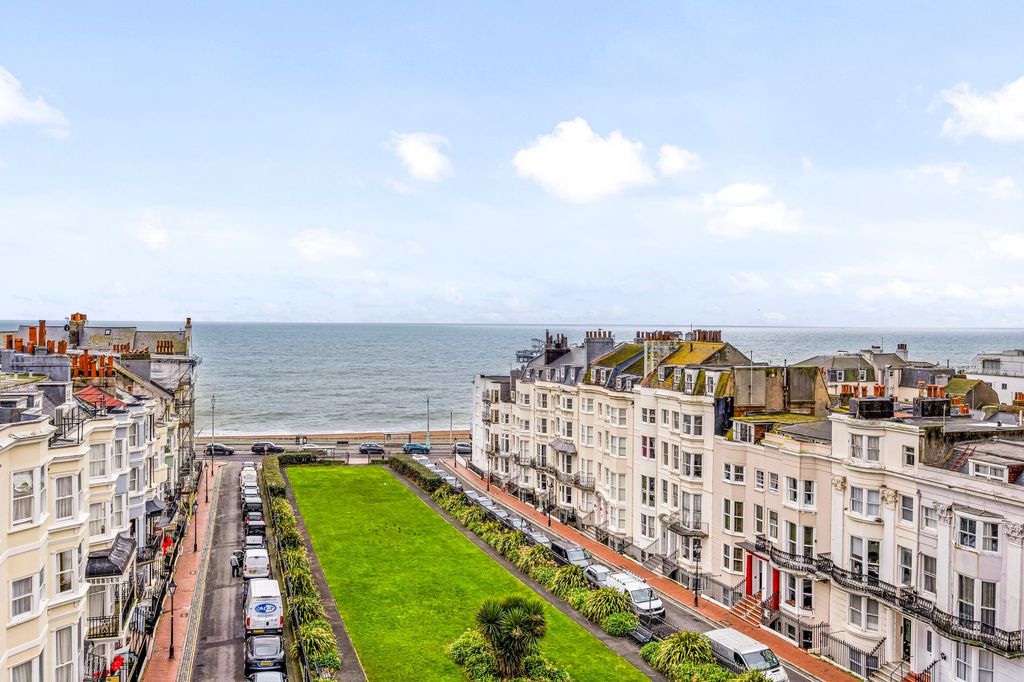 Property photo 2 of 26