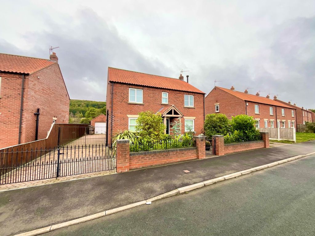 Property photo 2 of 28