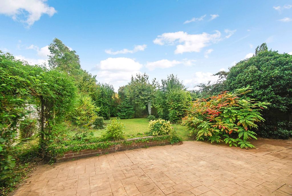 Property photo 3 of 17 Garden