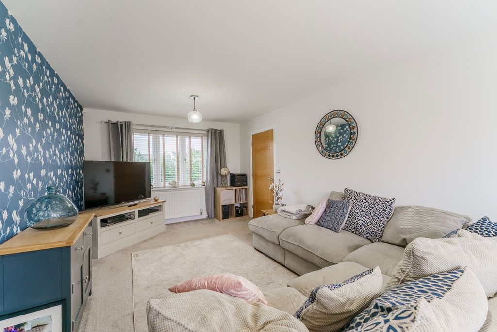 Property photo 2 of 25