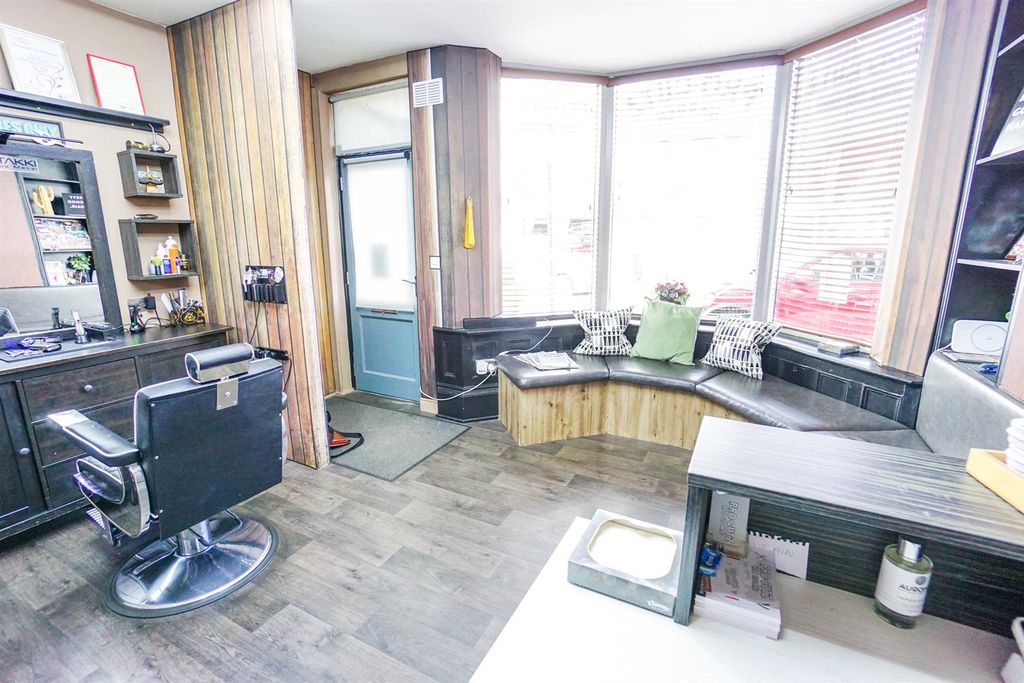 Property photo 2 of 8 Front Salon &amp; Waiting Area
