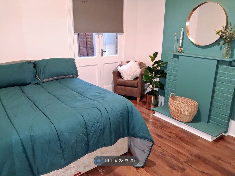 Property photo 1 of 28 Double Bedroom 2