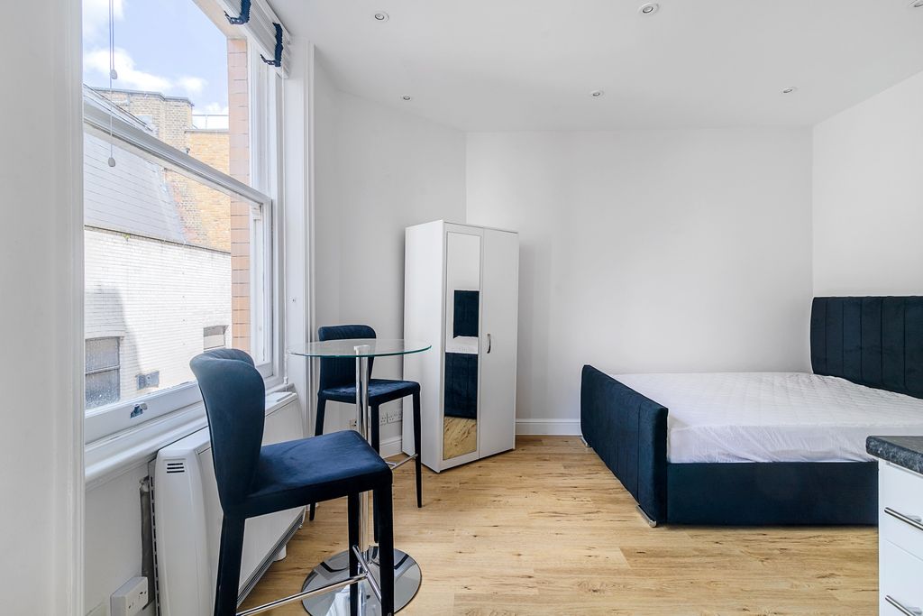 Property photo 2 of 19 Charing_Cross_Mansions_04