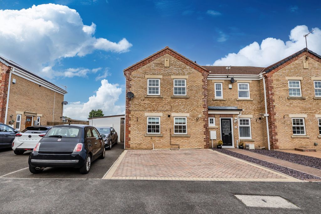 Property photo 1 of 32