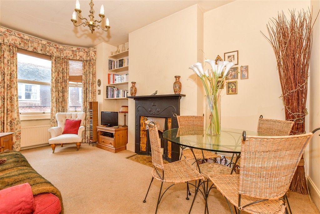 Property photo 2 of 12 Lounge