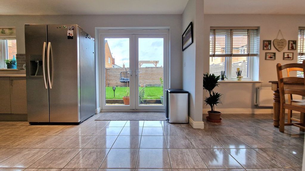 Property photo 3 of 33