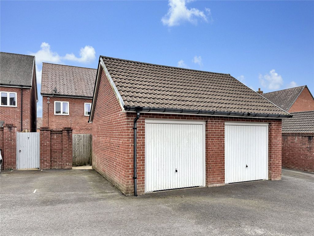 Property photo 2 of 23 Picture No. 21