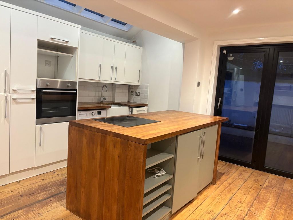 Property photo 1 of 17 Photo 0