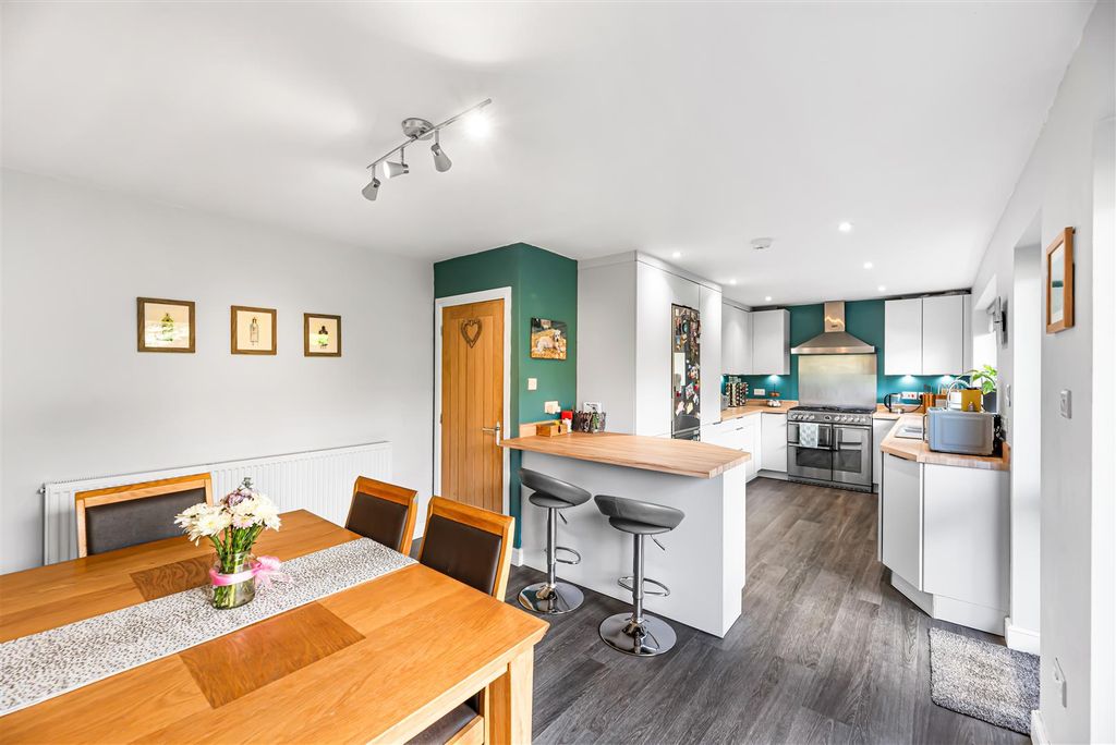 Property photo 2 of 25 Kitchen Diner