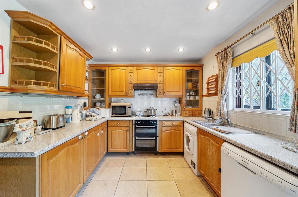 Property photo 2 of 19 Kitchen/Breakfast Room: