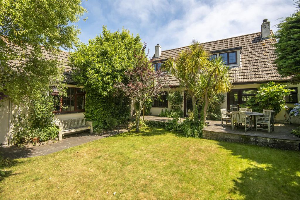 Property photo 1 of 21