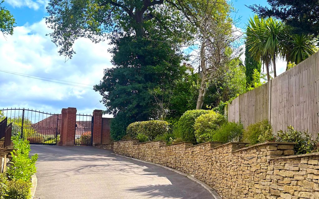 Property photo 2 of 23 Image