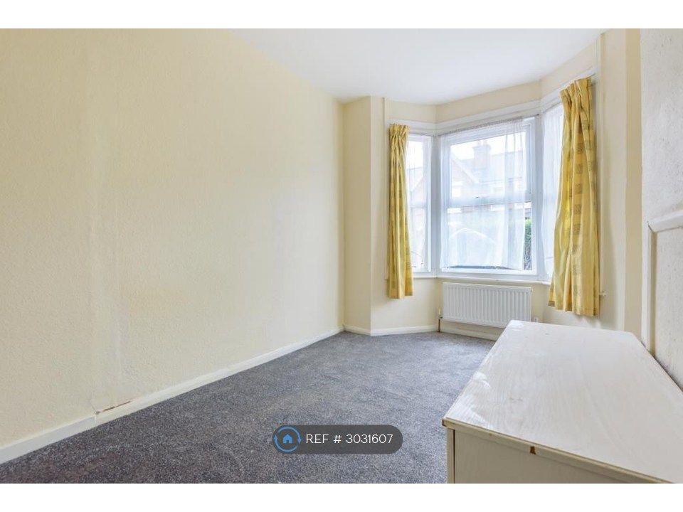 Property photo 3 of 10 Bedroom