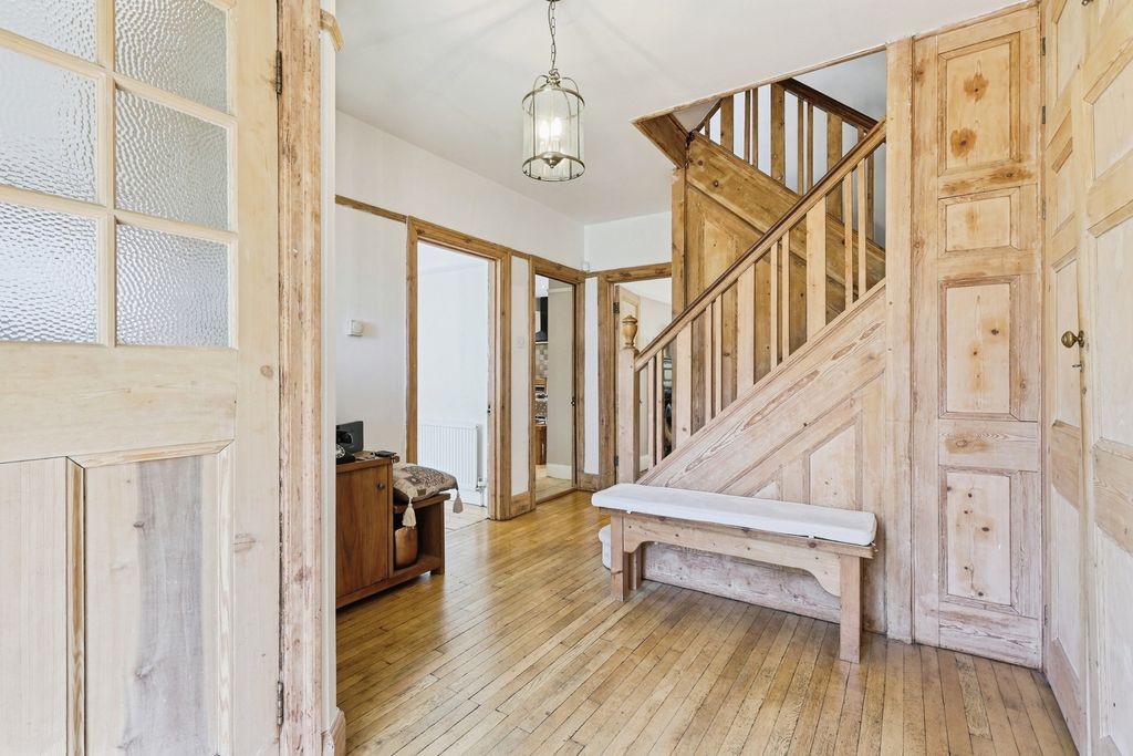 Property photo 2 of 29 Entrance Hall