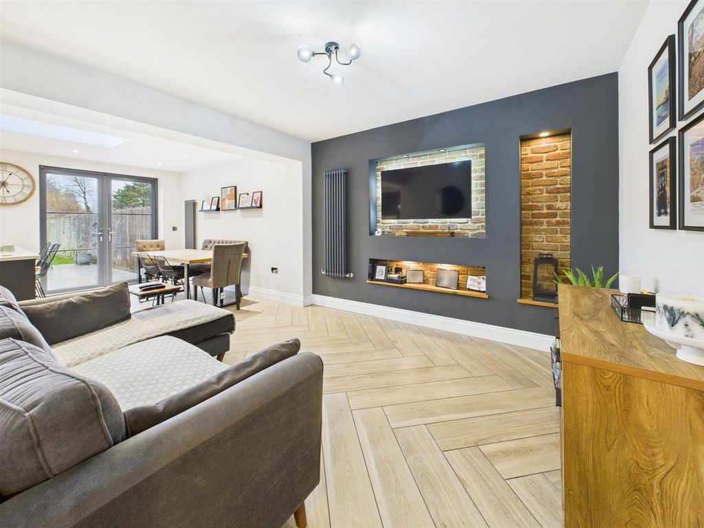 Property photo 2 of 21