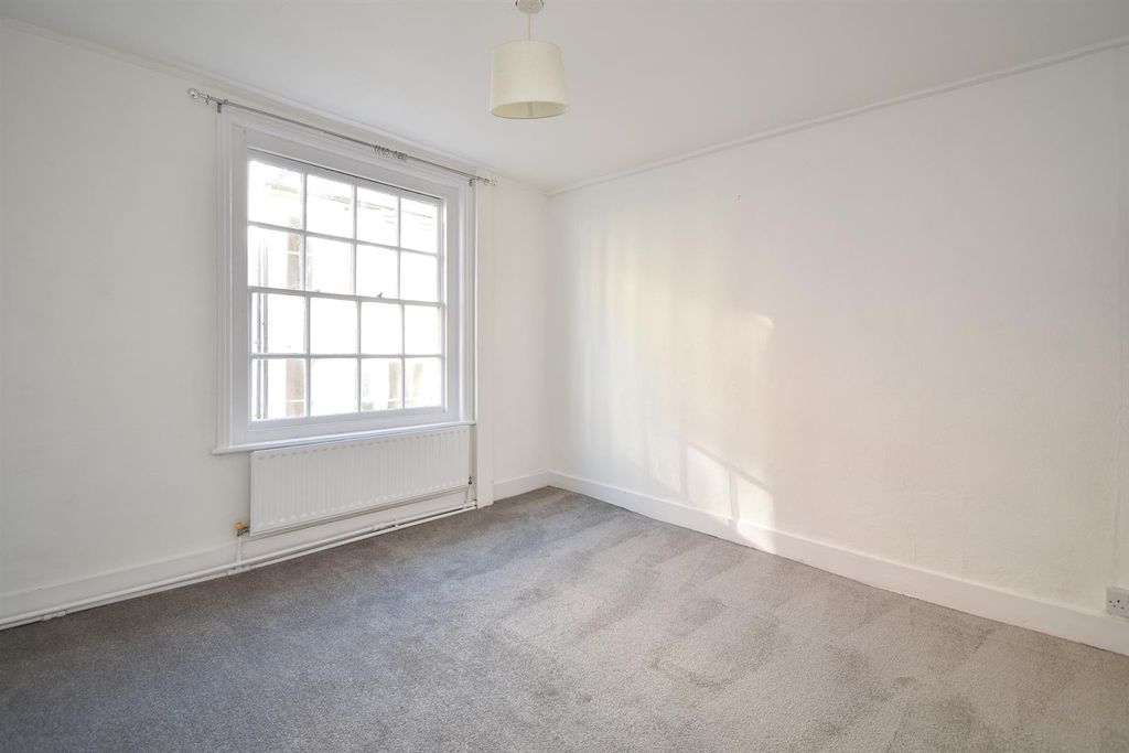 Property photo 1 of 10 Bedroom